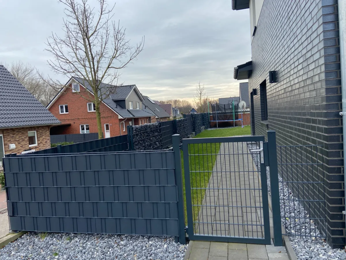 Glasüberdachung mit Seitenwand