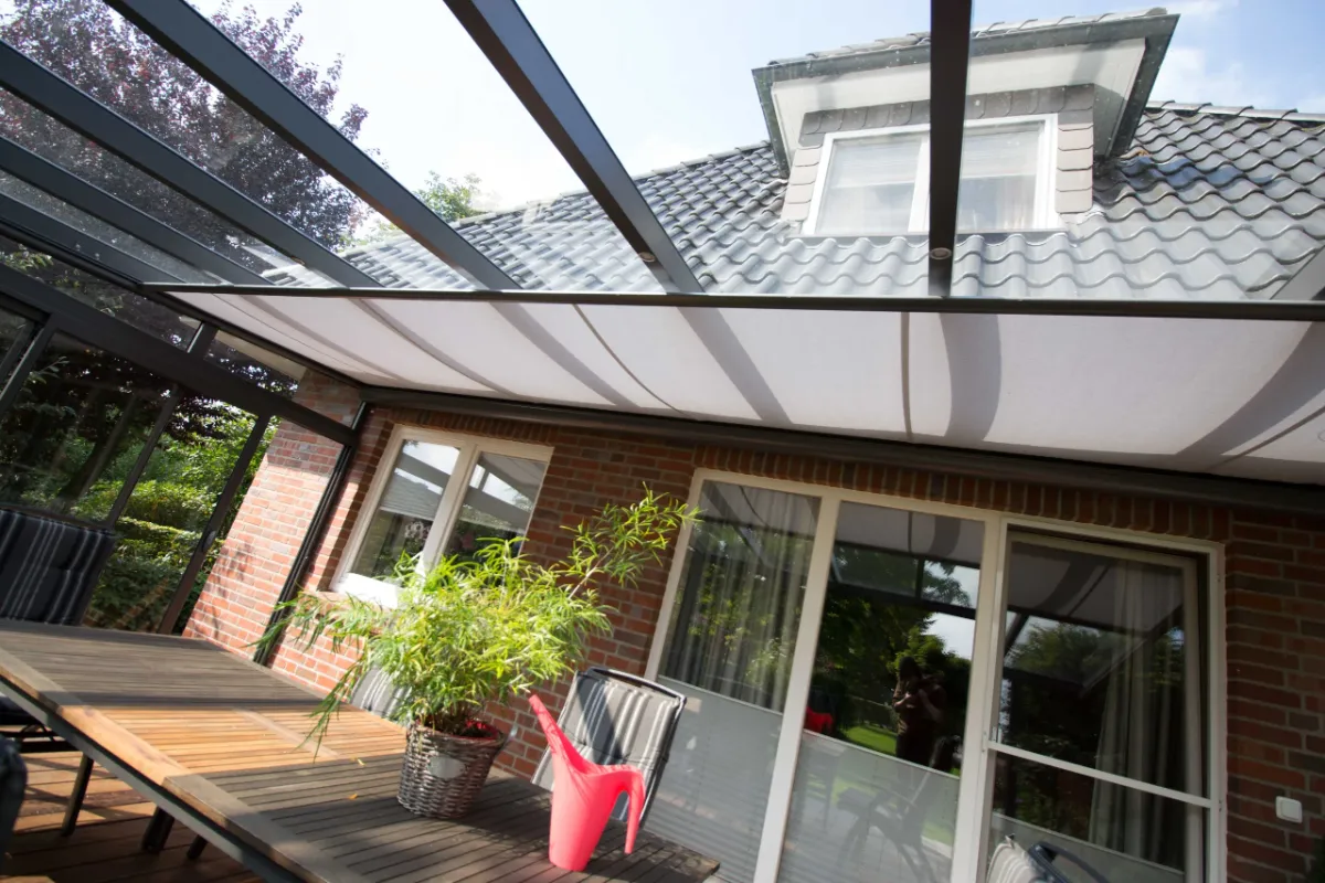 Überdachte Terrasse mit Zip-Screen